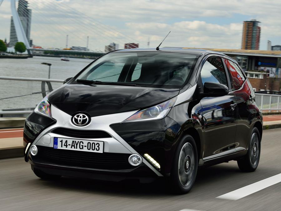  Toyota Aygo x-clusiv 5-Door 2014 года  (фото 6 из 10)